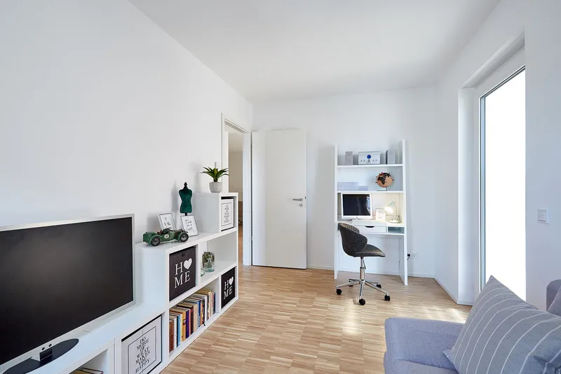 Familienfreundliche 5-Zimmer-Wohnung mit Balkon zu vermieten! — photo 1